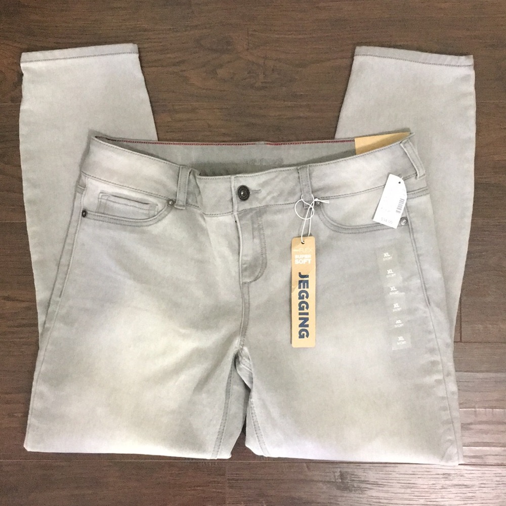 Maurices Gray Denim Flex Jeggings NWT
